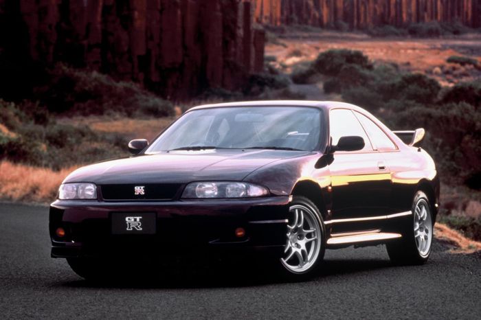 Nissan Skyline R33 warna Midnight Purple