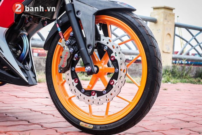 Kaki depannya mendapat upgrade pengereman