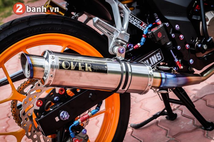 Sektor mesin diberi exhaust system Over Racing
