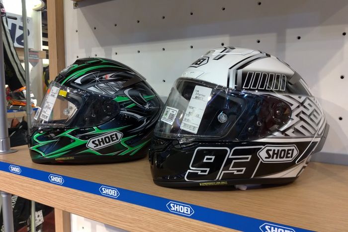 Terungkap, ini alasan helm motor dengan grafis replika pembalap harganya lebih mahal dari helm motor grafis biasa.