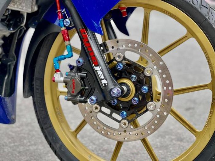 Kaki-kakinya mendapat pelek dan pengereman baru