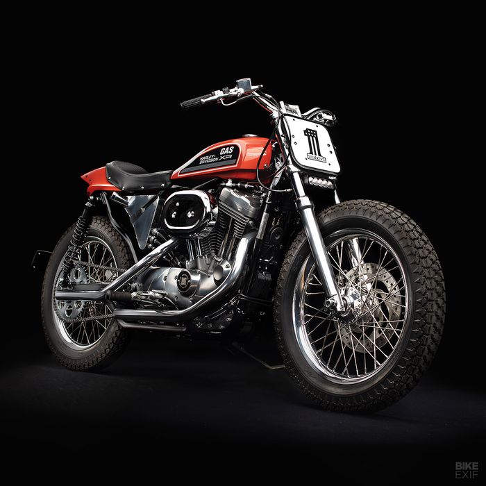 Tampilannya dibuat mirip Harley-Davidson XR750 namun street legal