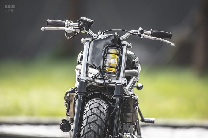 Tampilan depannya dibuat asimetris agar lebih unik