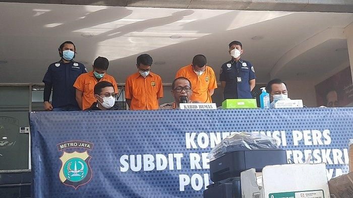 Konferensi Pers kasus sindikat pemalsuan pelat nomor dinas pejabat DPR RI dan Polisi oleh Polda Metro Jaya, (16/9/21)