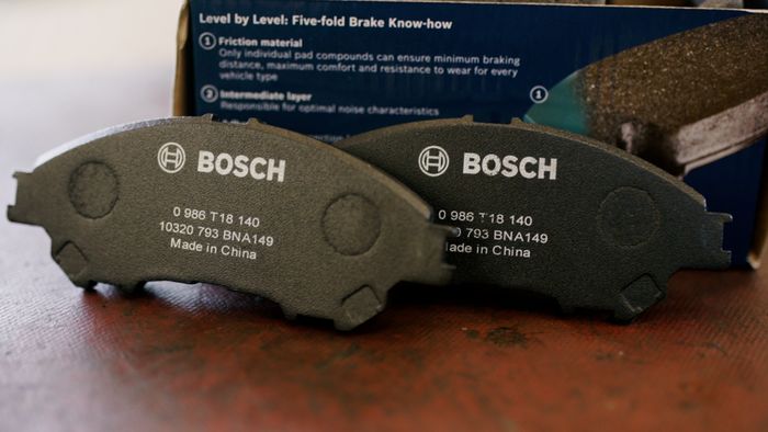 ILUSTRASI. Kampas Rem Mobil Bosch Original dengan Nomor Produksi