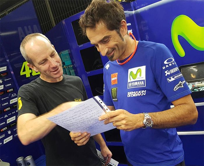 Kepala mekanik baru Franco Morbidelli, Patrick Primmer (kiri) di Monster Energy Yamaha mulai MotoGP Algarve 2021 kemarin