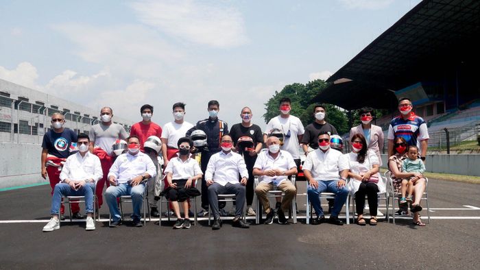 Tim Balap CRK Motorsport bersama sponsor utama Mr. Cuanisasi