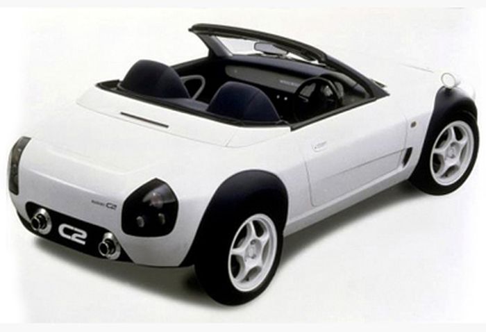 Tampak belakang Suzuki C2.