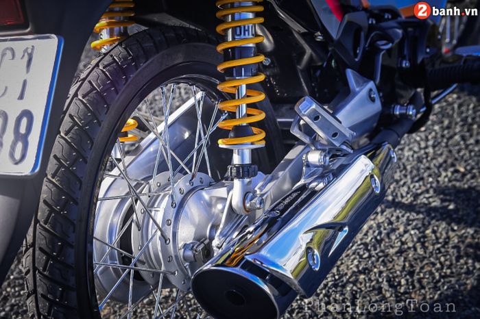 Suspensi belakang diganti dengan produk Ohlins