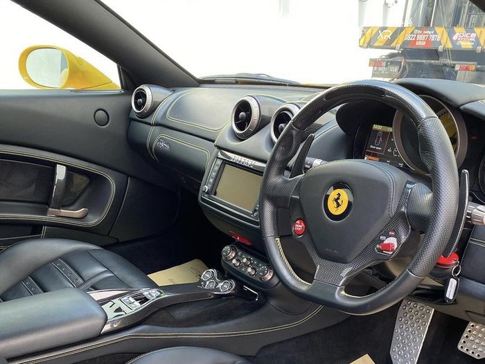 Interior Mobil yang Bersih Setelah Proses Interior Detailing