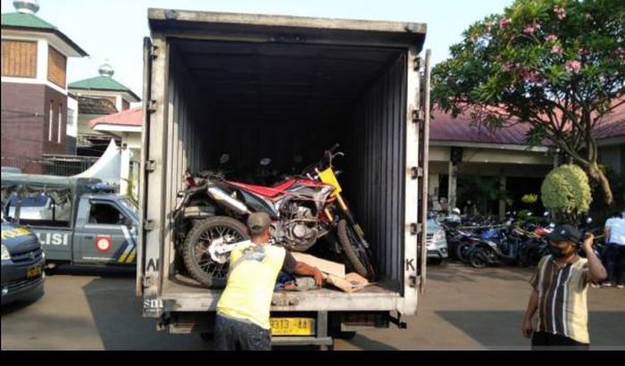 Barang bukti 18 motor curian yang ditampung di rumah kontrakan kawasan Rawalumbu, Bekasi, Jawa Barat