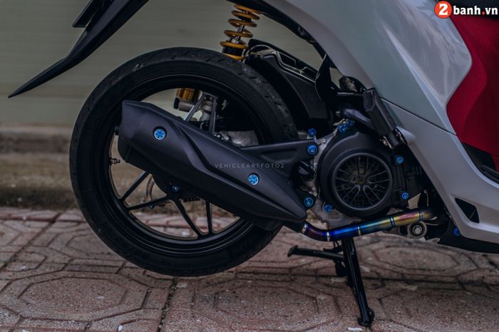 Sektor mesin hanya diberi pemanis leher dan baut-baut titanium