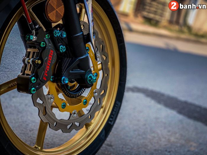 Kaki depannya kini semakin mewah dan keren