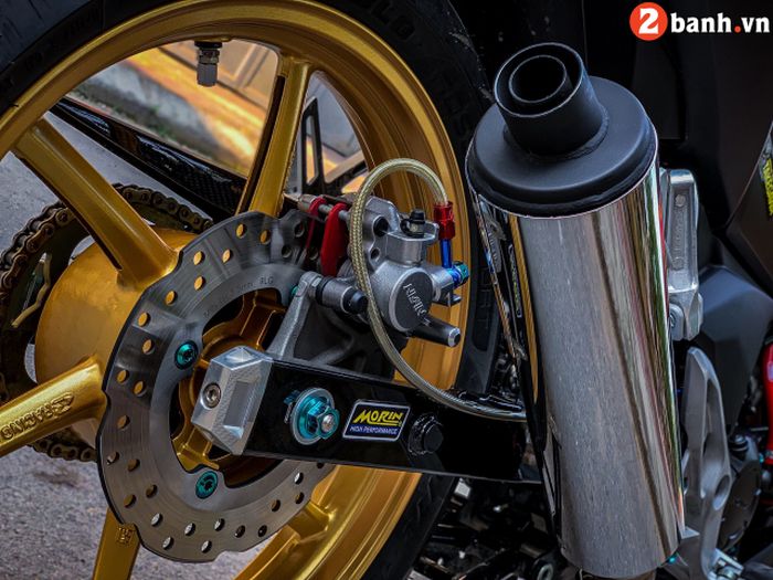 Kaki belakang dan mesin masih cukup standar