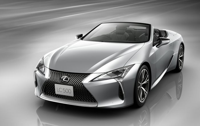 Lexus LC 500 Convertible warna Sonic Iridium.