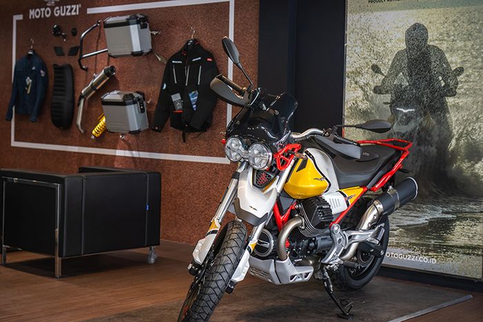 Penampakan Moto Guzzi di showroom Motoplex.