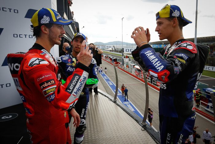 Francesco Bagnaia (kiri) dan Fabio Quartararo diyakini akan menjalani balapan ketat di MotoGP Amerika 2021 jika bercermin dari Misano. 