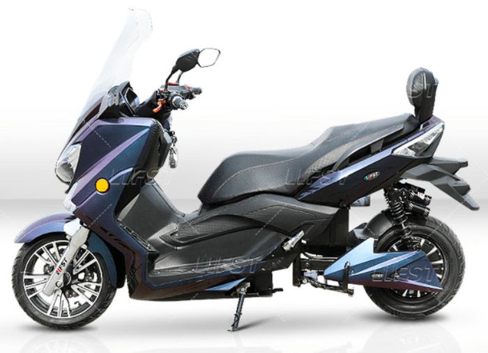 Motor listrik mirip Yamaha XMAX yang harganya lebih murah dari Honda BeAT