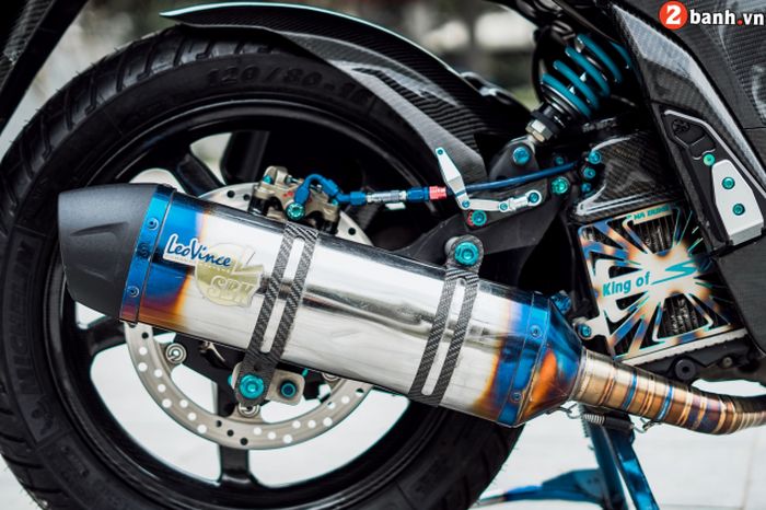 Sektor mesin dipasangi exhaust system LeoVince SBK