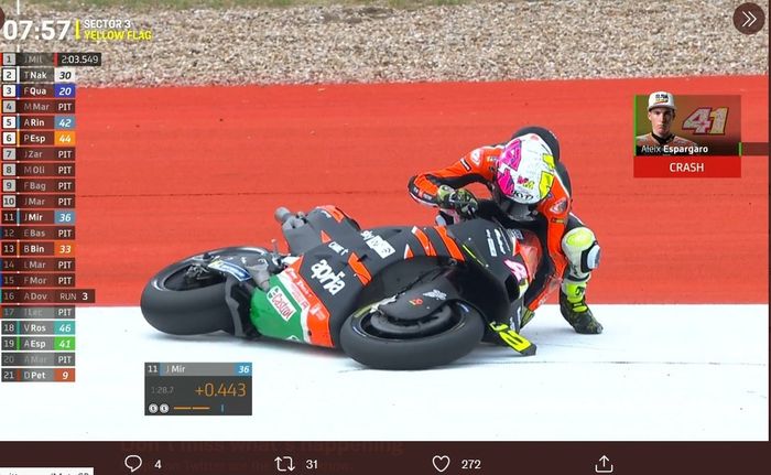 Pembalap Aprilia Aleix Espargaro terjatuh saat latihan bebas di MotoGP Americas 2021.
