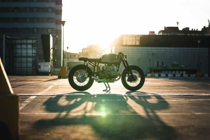 BMW R100S cafe racer yang mempesona