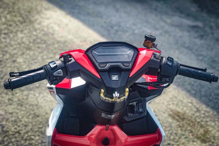 Tampilan bagian kokpitnya