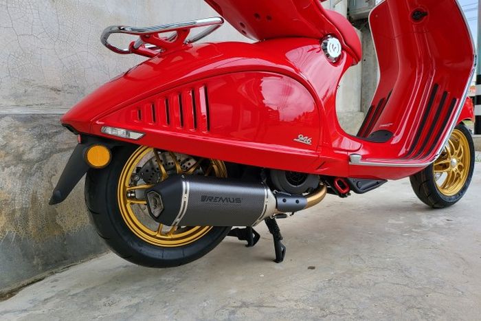 Sektor mesin dipasangi exhaust system bermuffler Remus