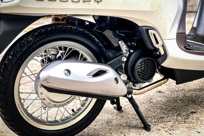 Sektor mesin hanya mendapat leher knalpot titanium