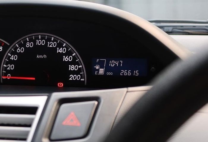 Odometer Toyota Yaris tipe J 2011 Low Kilometer