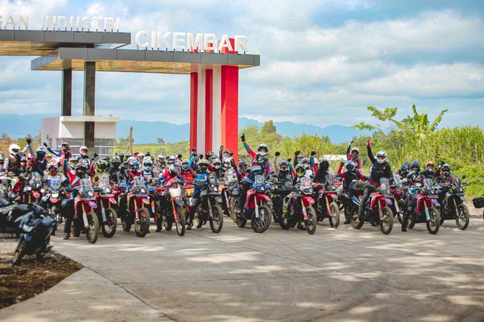 Start dari Ecosentro Industrial Estate Cikembar, Sukabumi diikuti 85 anggota CRF 250 Rally Indonesia