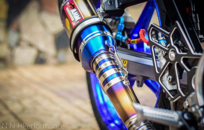 Sektor mesin mendapat exhaust system AHM titanium