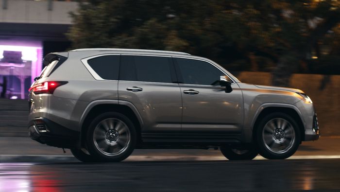 Lexus LX 600 J300.