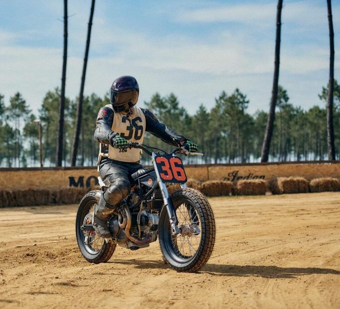 Ducati flat tracker yang super sangar