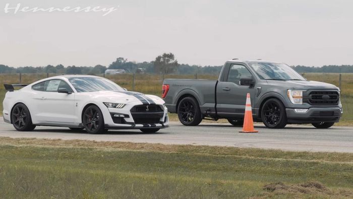 Dengan potensi tenaga berlimpat F-150 berani lawan Ford Mustang Shelby GT500