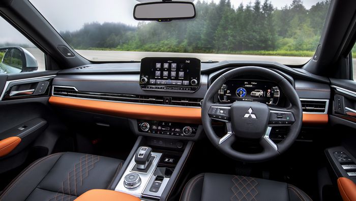 Interior Mitsubishi Outlander PHEV.