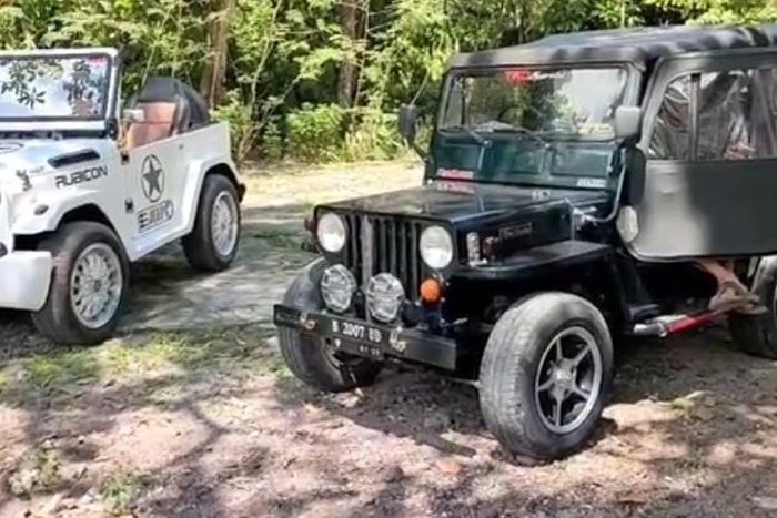 Jeep Willys dan Wrangler Mini buatan santri Pondok Pesantren Raudlotul Ulum Jember