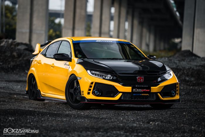Tampilan depan modifikasi Honda Civic Turbo Hatchback bergaya JDM