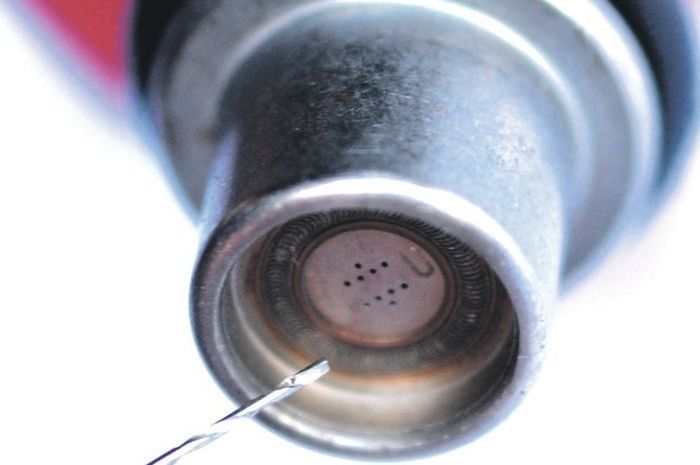 Lubang injektor bisa rusak dan bikin arah semburan bensin tidak fokus