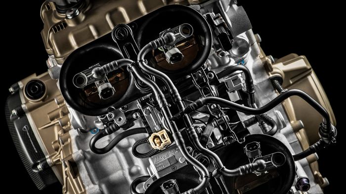 Klaim tenaga maksimal Ducati Superleggera V4 mencapai 224 dk di 15.250 rpm hingga 234 dk di 15.500 rpm saat menggunakan racing exhaust dengan torsi 116 Nm pada 11.500 rpm hingga 119 Nm @11.750 rpm dengan full racing exhaust.