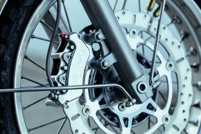 Kaki depan mendapat beberapa upgrade istimewa