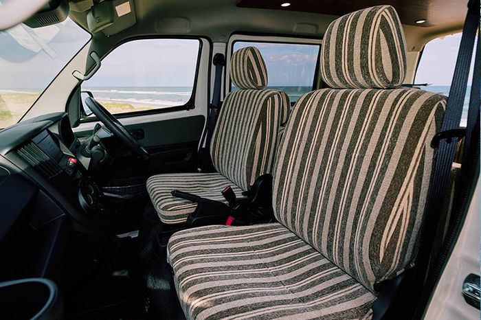 Tampilan kabin nyaman modifikasi Daihatsu Gran Max garapan Santa Rosa