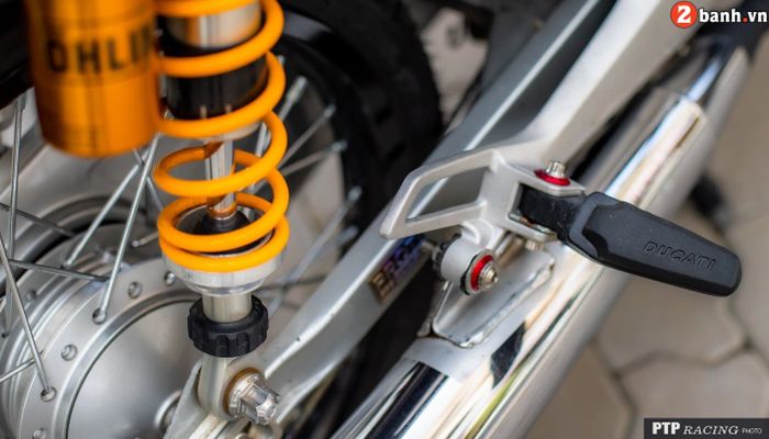 Footstep belakang diganti dengan yang lebih stylish