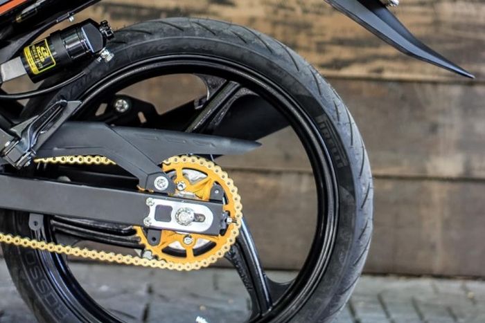 Shock belakang memakai produk RCB