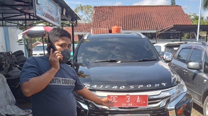 Mitsubishi Pajero Sport Dinas Ketua DPRD Mamuju, Aswar Anshari Habsi ditahan karena menggunakan pelat nomor palsu