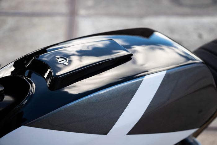 Tangkinya diganti dengan milik Suzuki