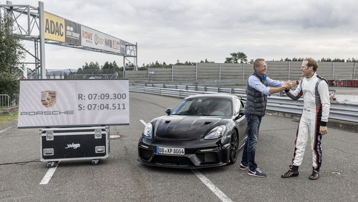 Porsche Cayman GT4 RS sukses mengitari Nurburgring 20,6 km dalam waktu 7 menit 4 detik.