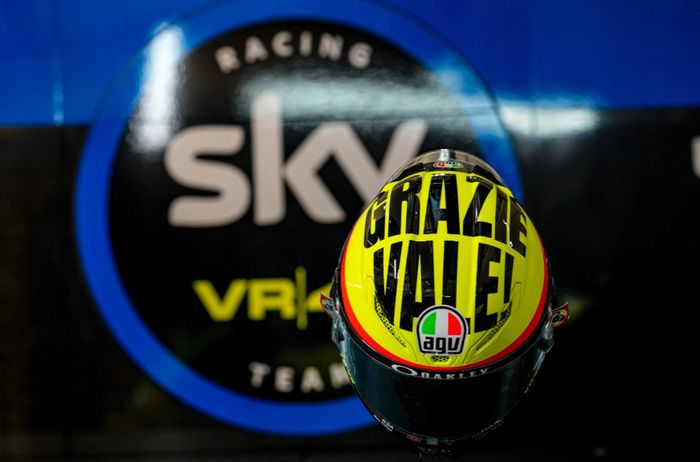 Desain helm Sky Racing Team VR46 di MotoGP Emilia Romagna 2021