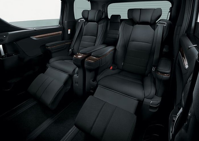 detail interior Toyota Alphard 3.5 Q