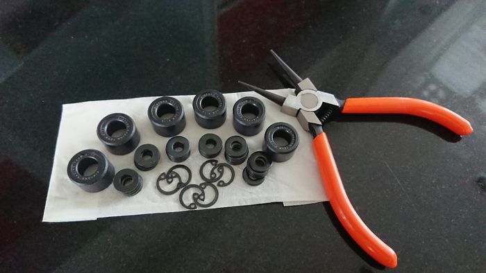 Pakai roller dengan bobot lebih ringan bisa membuat akselerasi motor matic lebih enteng