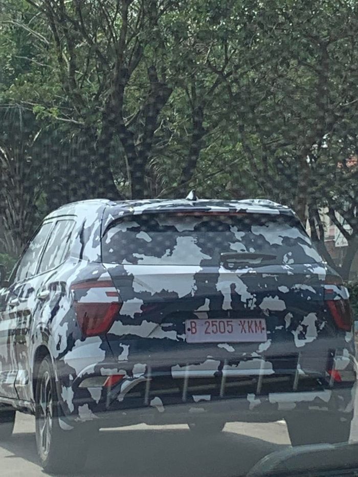 Diduga Hyundai Creta. Terlihat dari lampu belakang